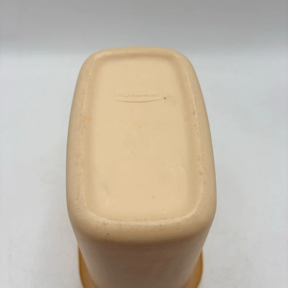 Rubbermaid Vanity Waste Basket Trash Can Almond Bathroom 2953-10